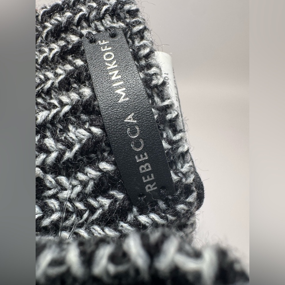 SOLD Rebecca Minkoff Grey Arm Warmers Winter Fashion Accessories NWT - Picture 3 of 5